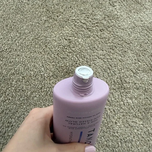 NWT! Tanologist - Hydrating Gradual Self Tan Lotion - Daily Glow, Fair to Medium - Picture 3 of 3